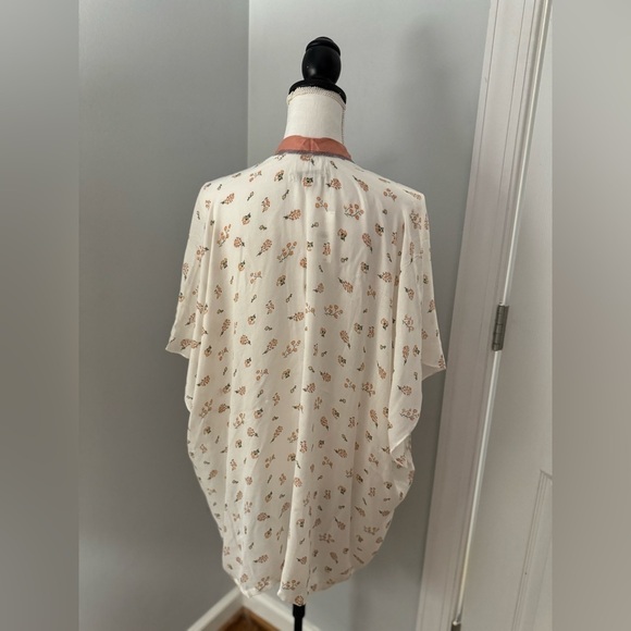 NWT LOFT kimono. Short sleeve, white w/pink flowers. Size M/L - Picture 7 of 10